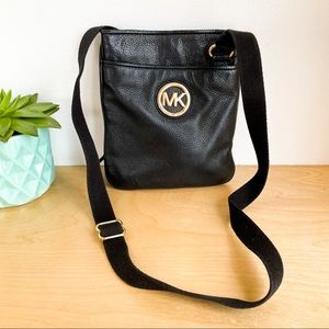 MICHAEL KORS Black Leather Crossbody 😍